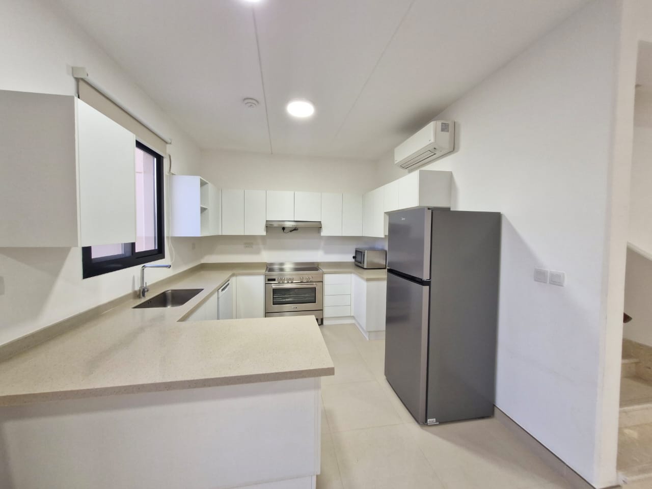  🏡 *Modern Townhouse for Rent in Sedra (Roshn) – Stylish & Family-Friendly* 👨‍👩‍👧‍👦